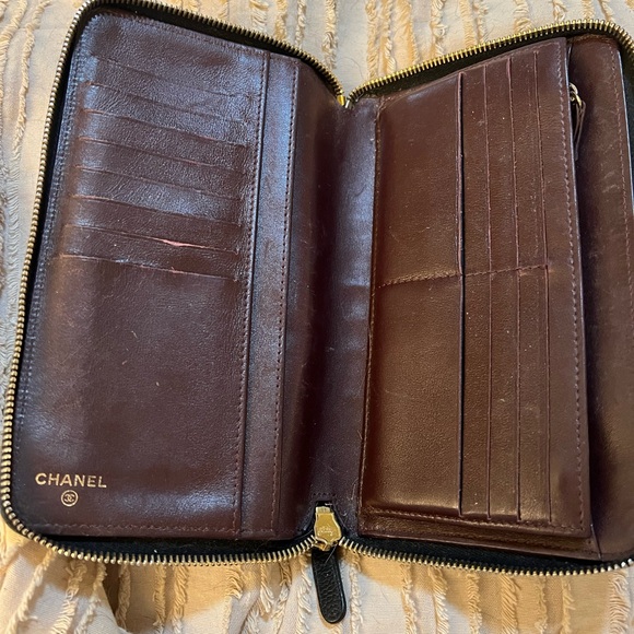 Authentic  large Chanel zip around wallet with cavier leather . - Picture 6 of 8